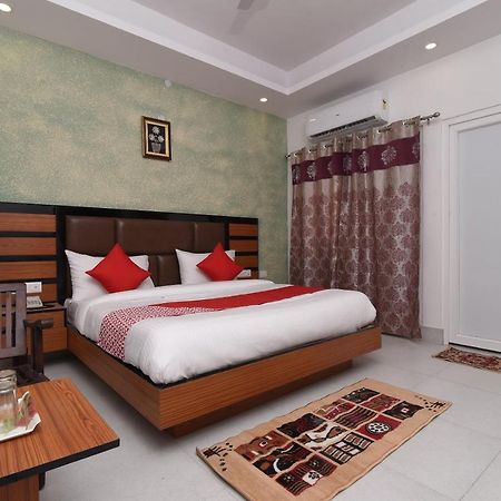 Capital O 13310 Noida Suites Eksteriør billede