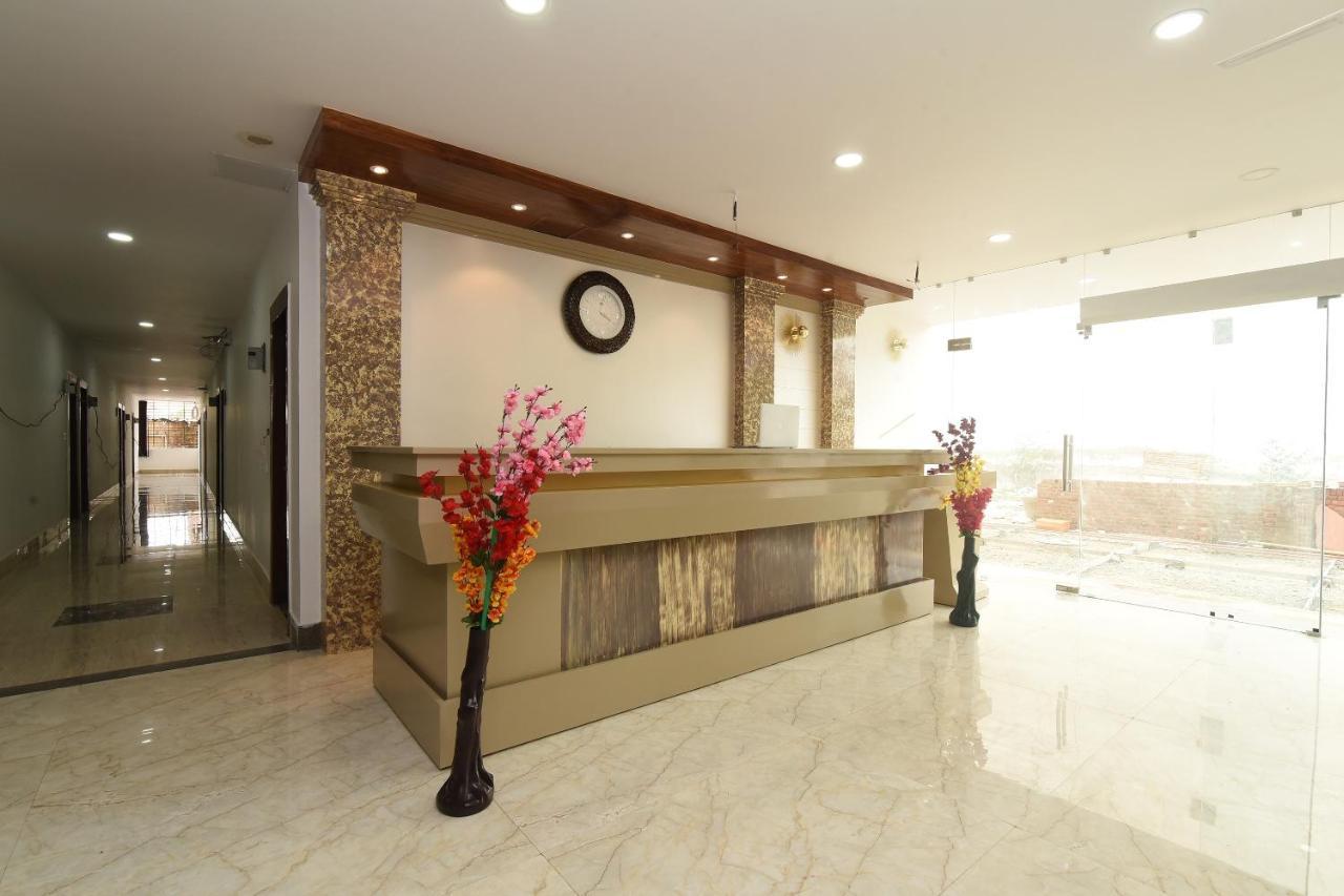 Capital O 13310 Noida Suites Eksteriør billede