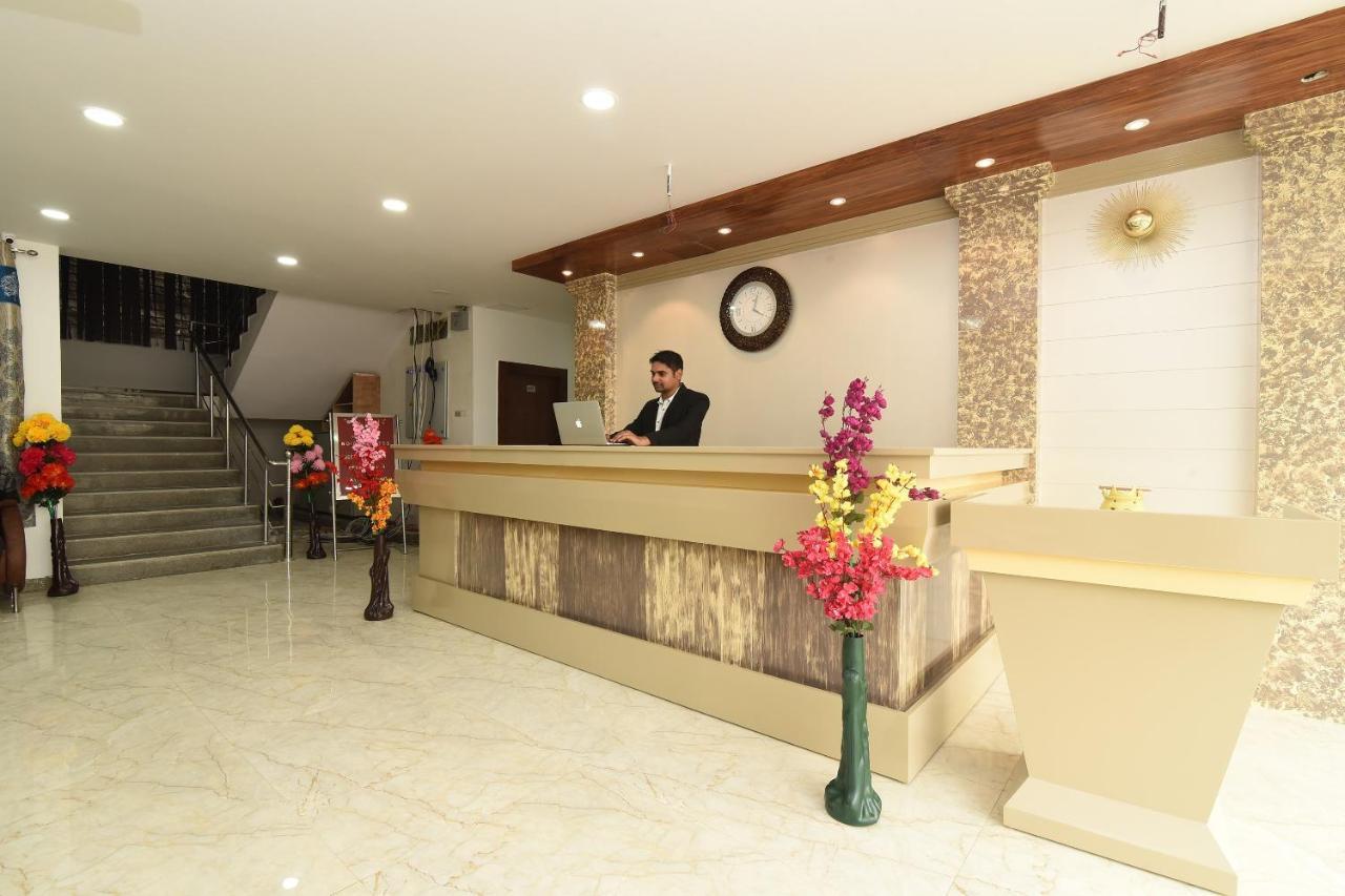 Capital O 13310 Noida Suites Eksteriør billede