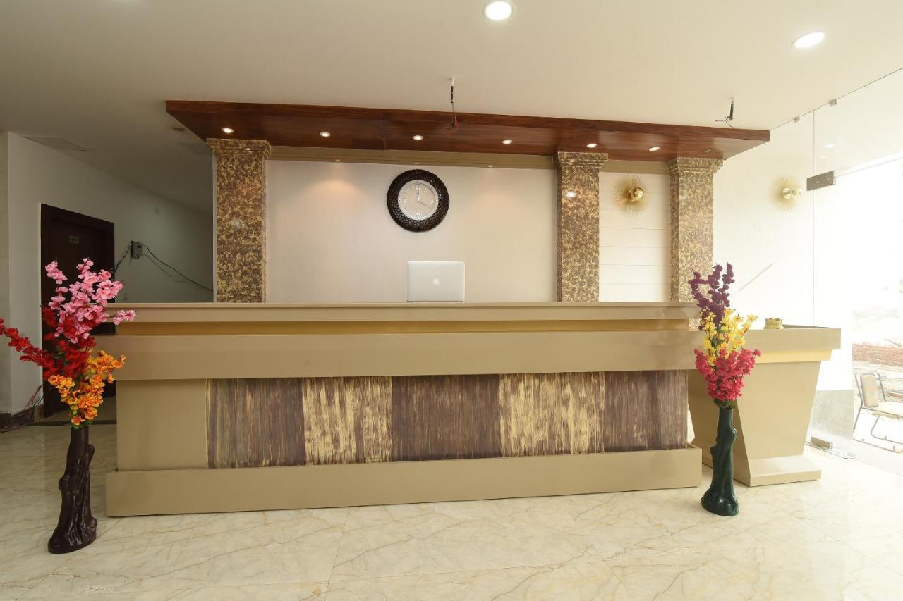 Capital O 13310 Noida Suites Eksteriør billede