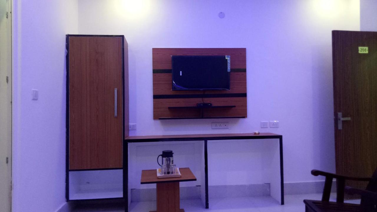 Capital O 13310 Noida Suites Eksteriør billede