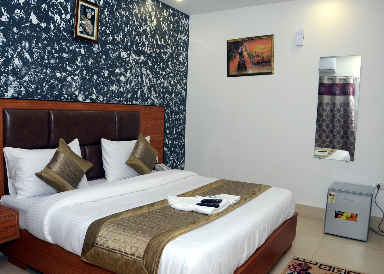 Capital O 13310 Noida Suites Eksteriør billede
