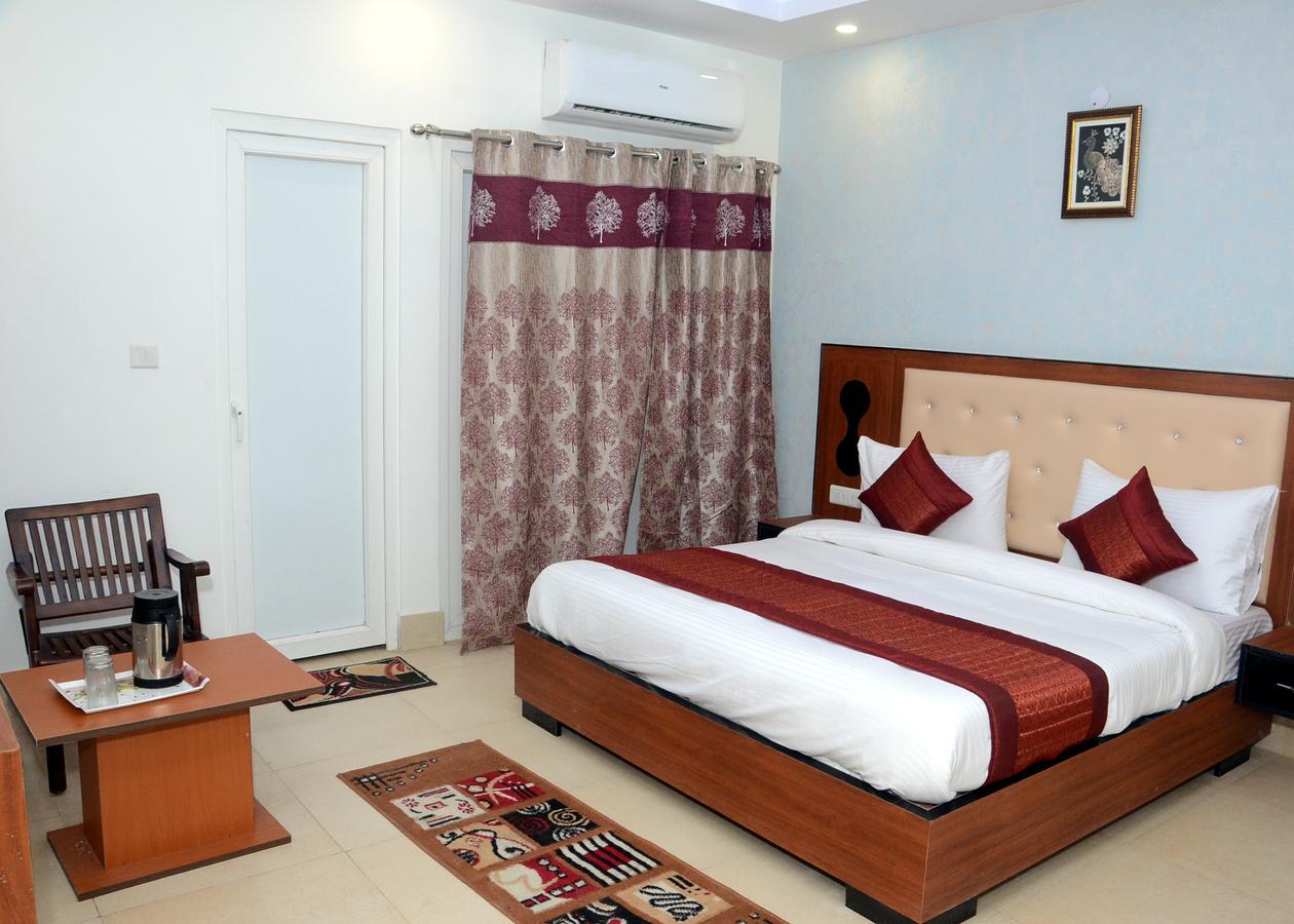 Capital O 13310 Noida Suites Eksteriør billede